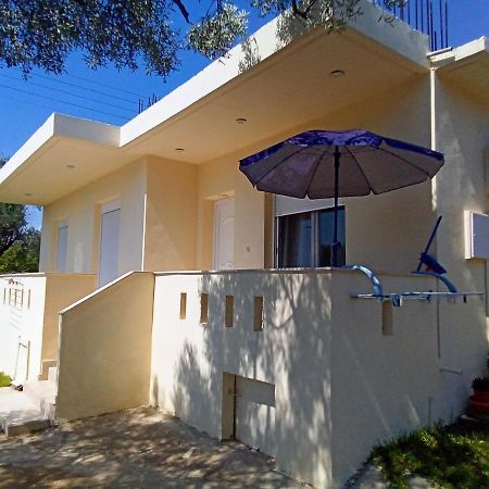 Irina Haus Apartamento Gerakini Exterior foto