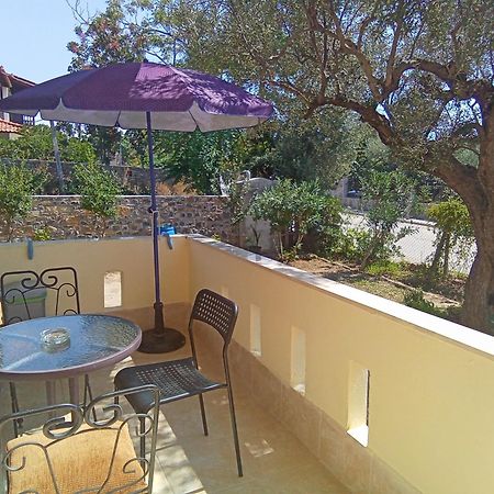 Irina Haus Apartamento Gerakini Exterior foto