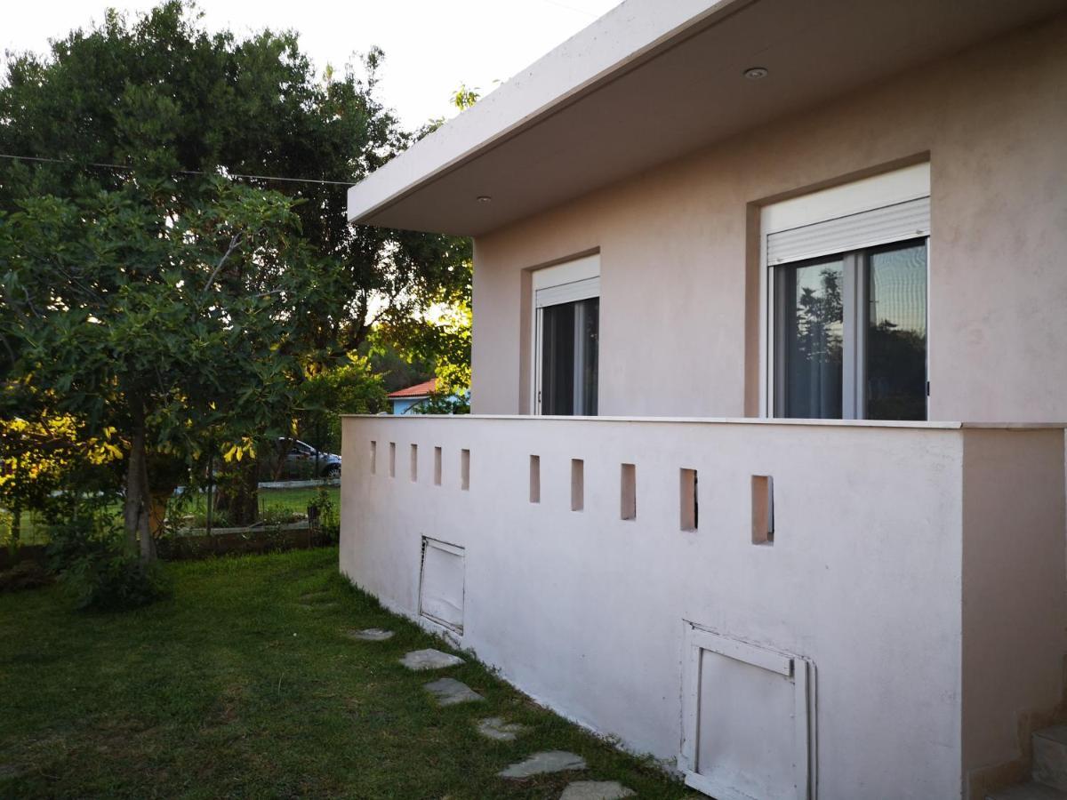 Irina Haus Apartamento Gerakini Exterior foto