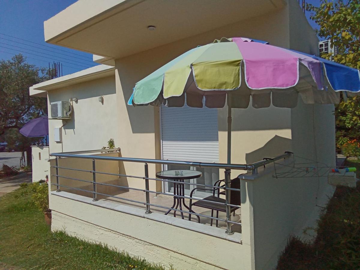 Irina Haus Apartamento Gerakini Exterior foto