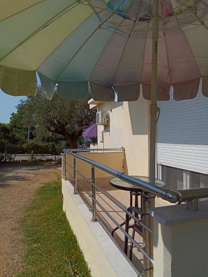 Irina Haus Apartamento Gerakini Exterior foto
