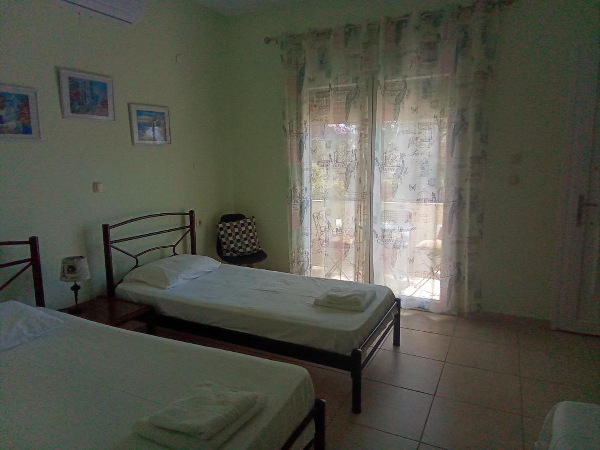 Irina Haus Apartamento Gerakini Exterior foto