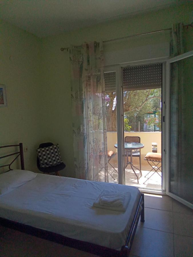 Irina Haus Apartamento Gerakini Exterior foto