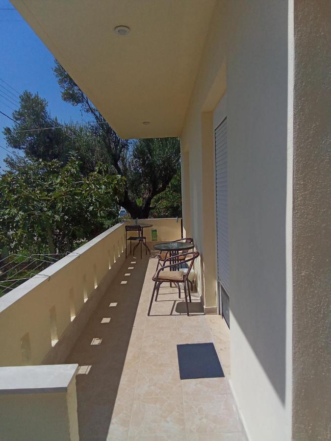 Irina Haus Apartamento Gerakini Exterior foto