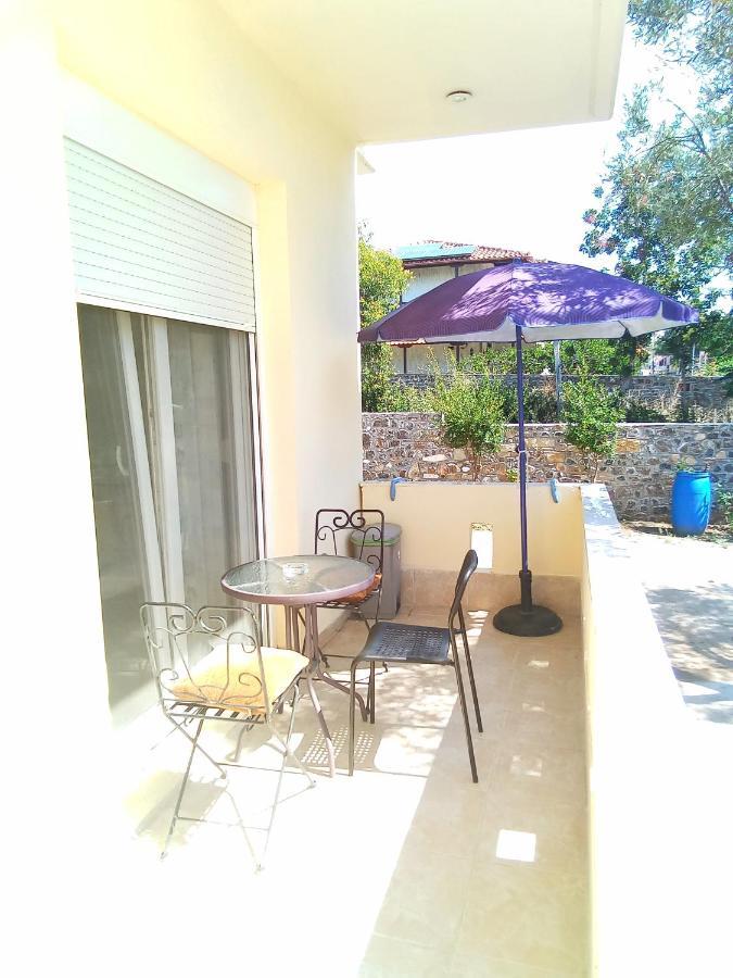 Irina Haus Apartamento Gerakini Exterior foto