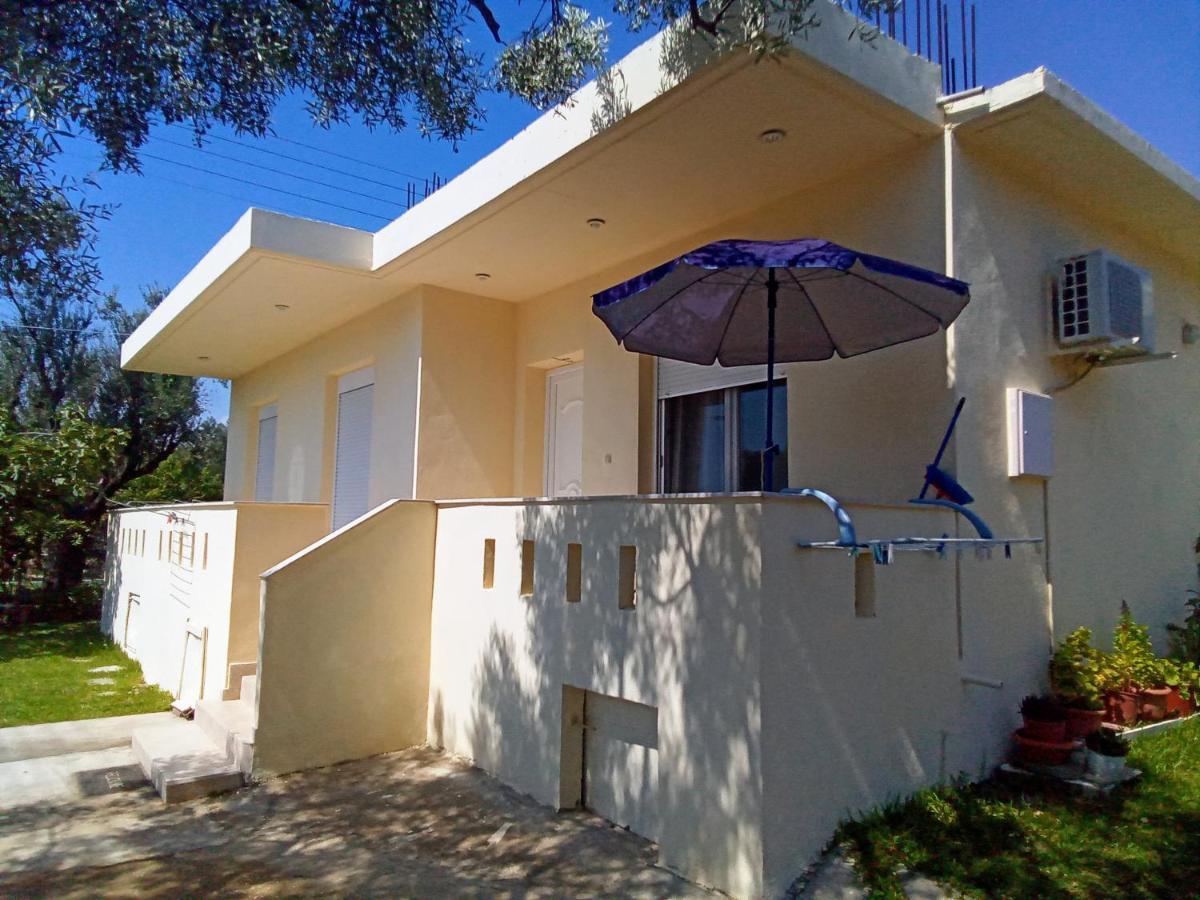 Irina Haus Apartamento Gerakini Exterior foto