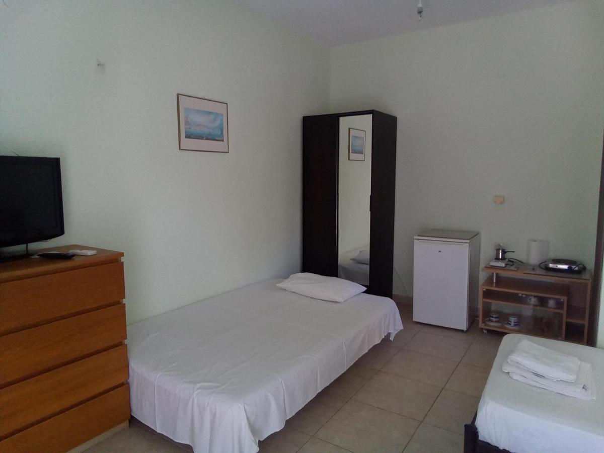 Irina Haus Apartamento Gerakini Exterior foto