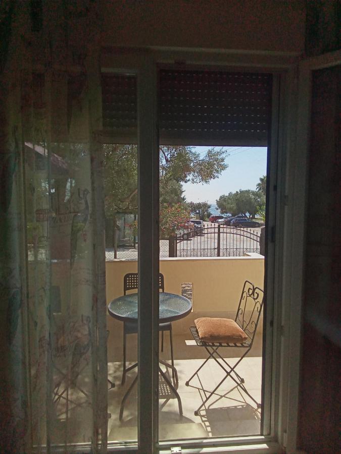 Irina Haus Apartamento Gerakini Exterior foto