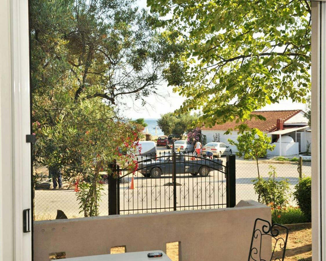 Irina Haus Apartamento Gerakini Exterior foto