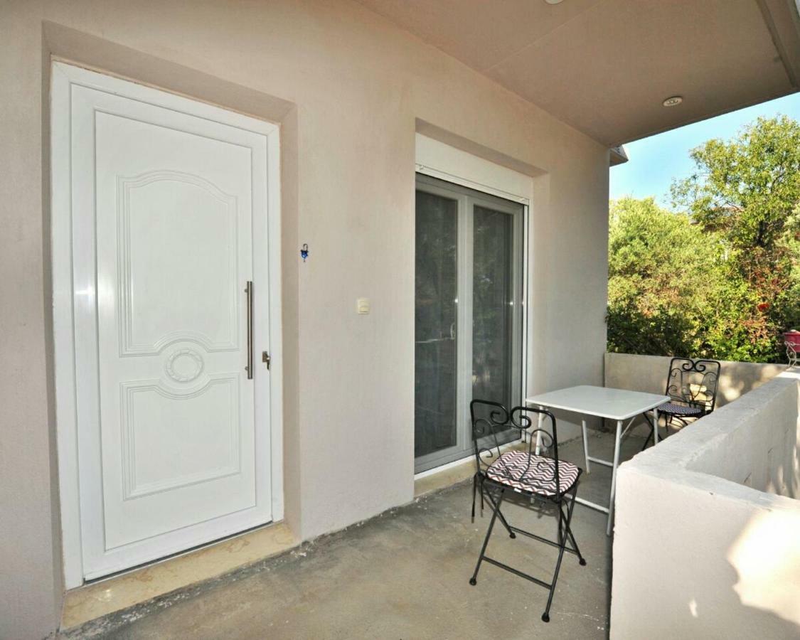Irina Haus Apartamento Gerakini Exterior foto