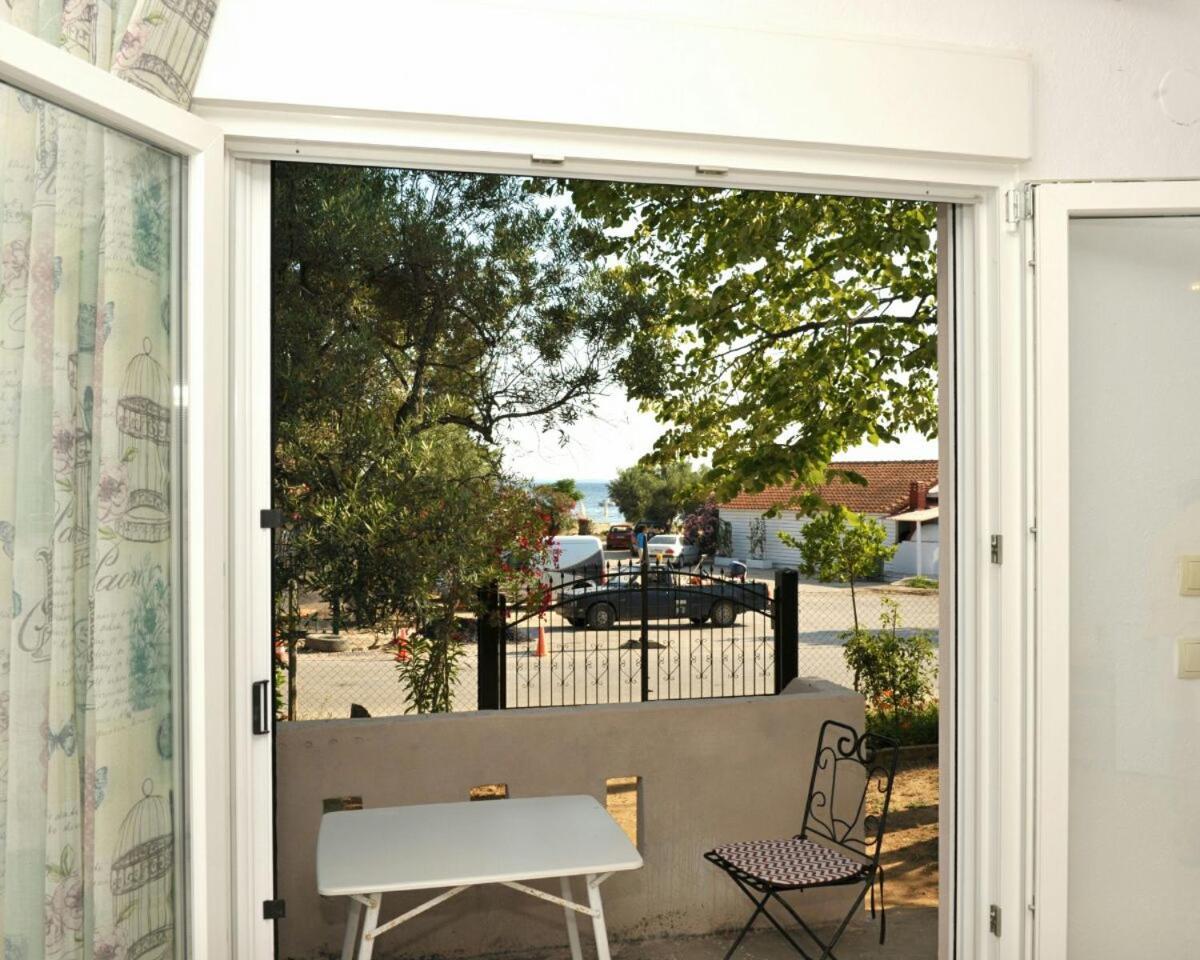 Irina Haus Apartamento Gerakini Exterior foto
